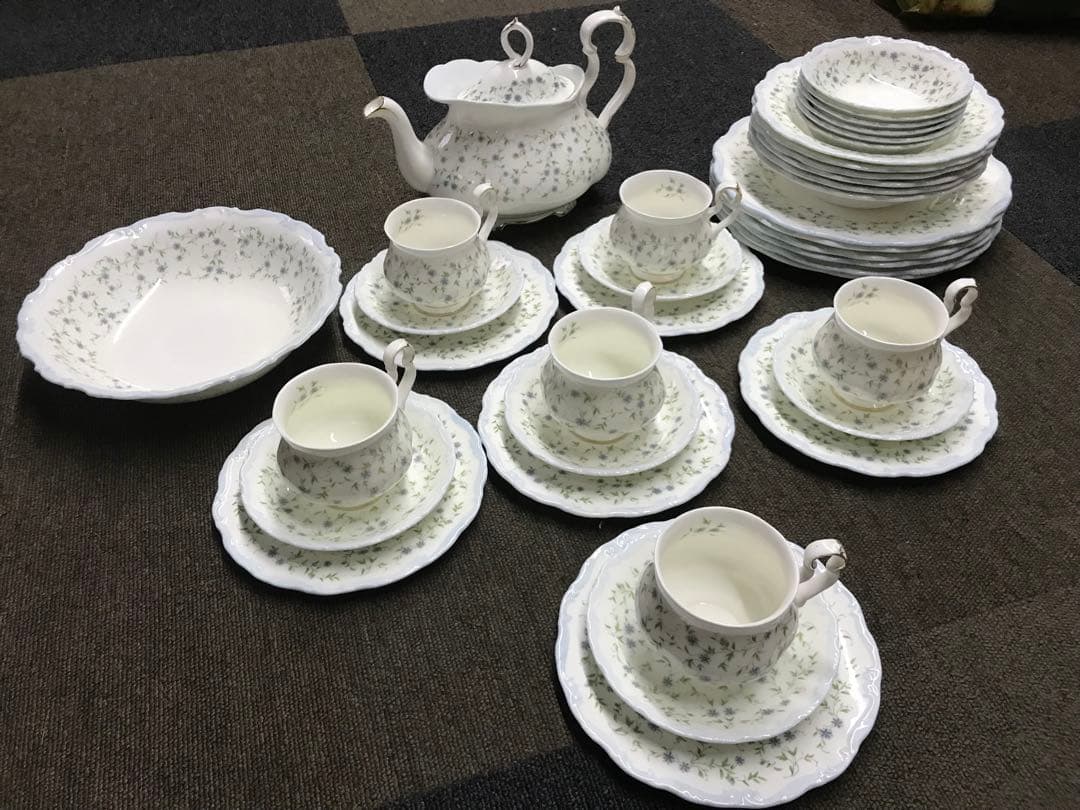 ローヤルアルベド食器セットcaroline