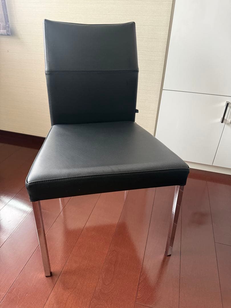 黒い皮革のモダンチェア イタリアのブランド