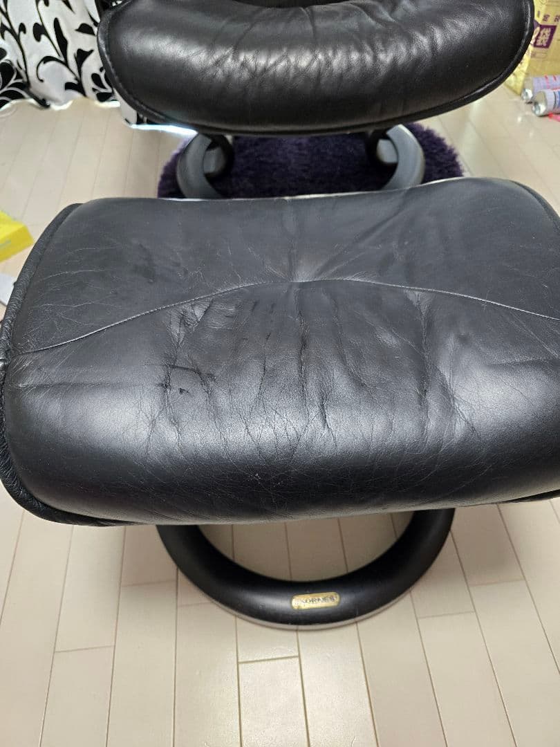 EKORNES 黒 レザー 回転式座椅子　オットマン付き