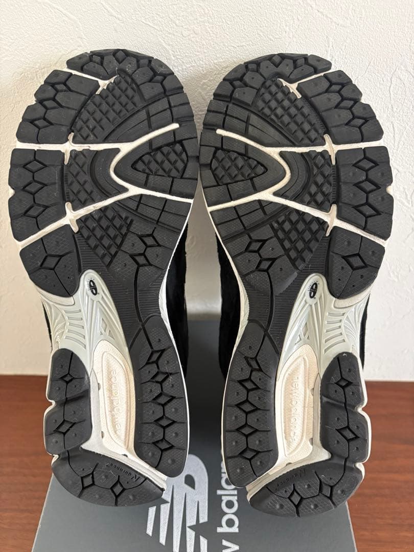靴 New balance M2002RXD