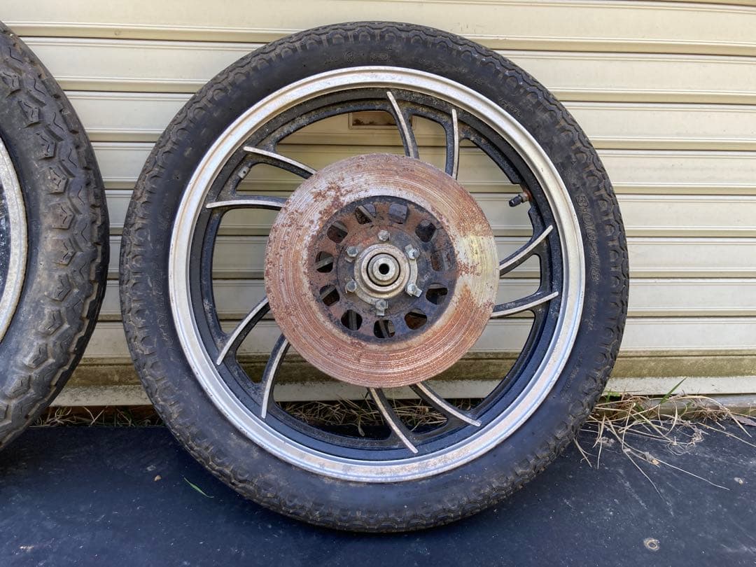 YAMAHA 初代 RZ350 タイヤ