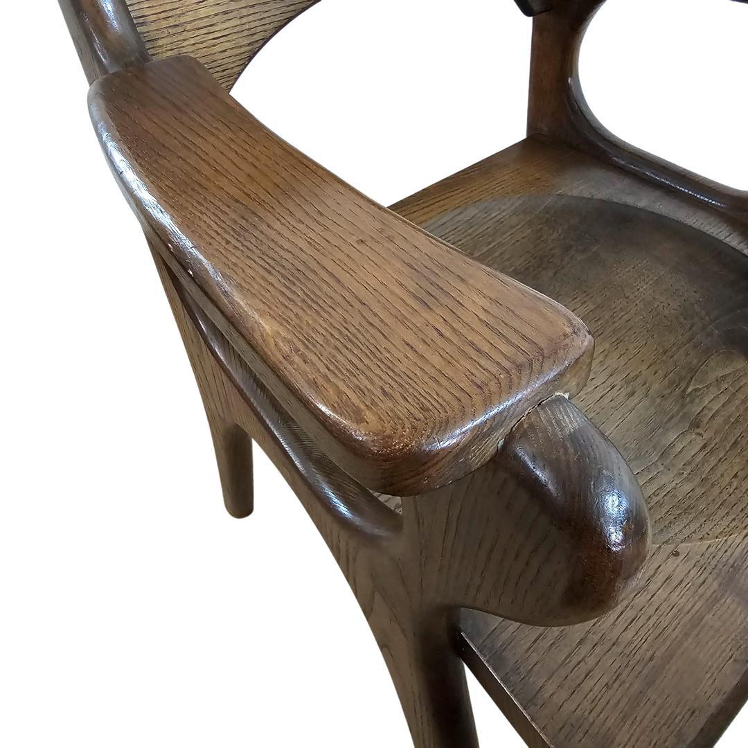 木製 アーム付き ダイニングチェア① 板座 座ぐり くり抜きデザイン 椅子