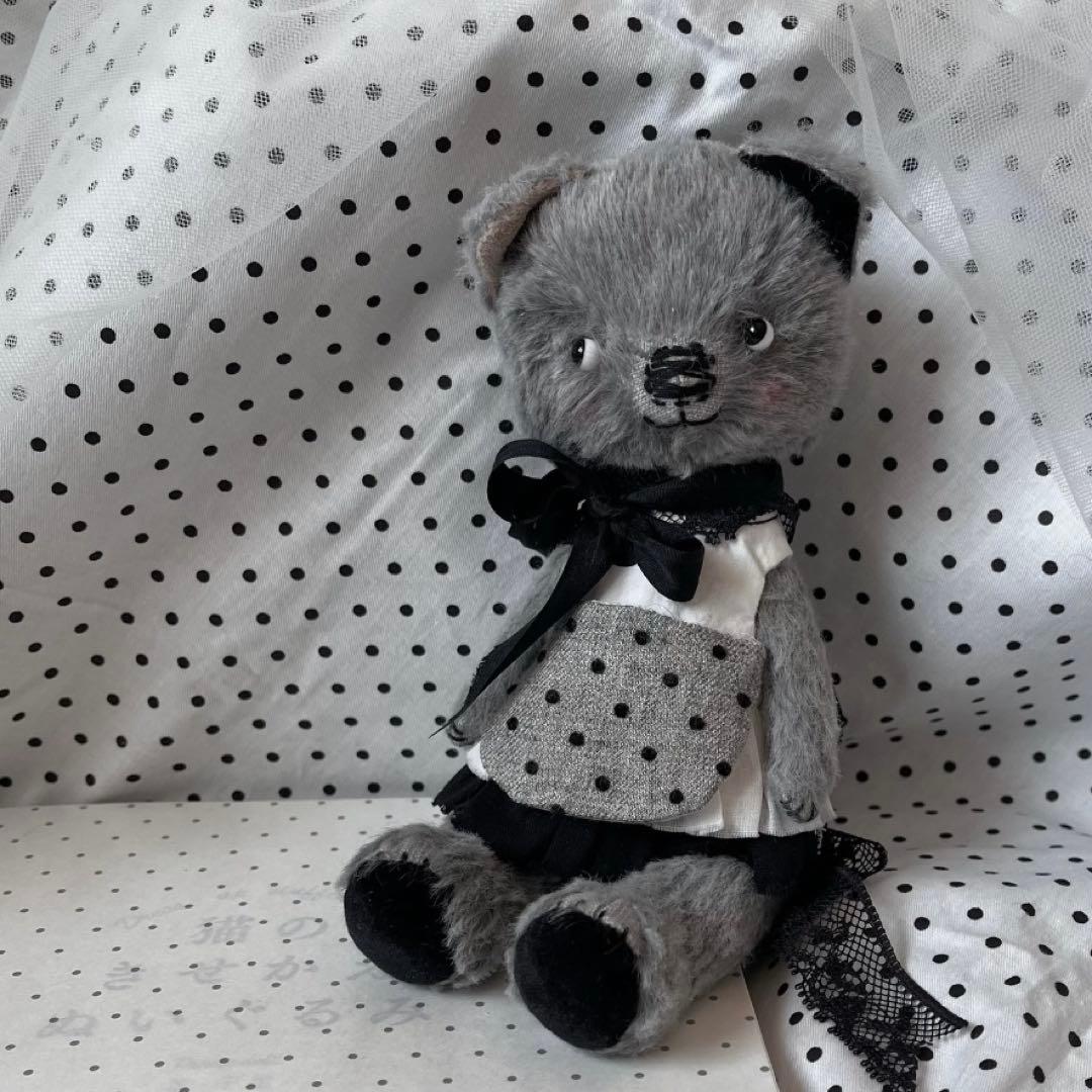 ドット柄エプロンのねこさん ぬいぐるみ ハンドメイド 海外作家様 猫 グレー