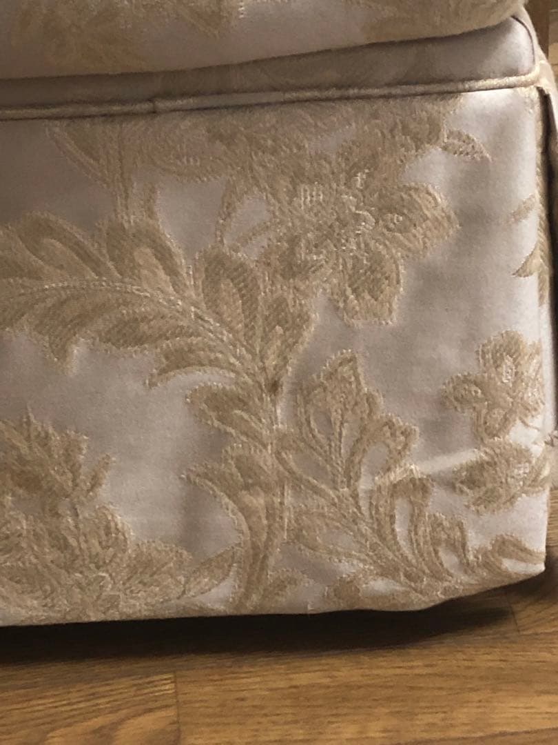 ロココ♦️アシュレイ♦️オットマン上品なベージュ×ゴールド♦️ゆったり大きめ♦️送料込