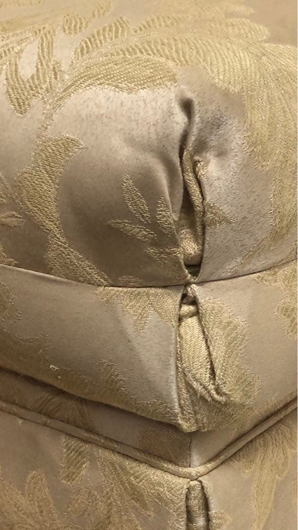 ロココ♦️アシュレイ♦️オットマン上品なベージュ×ゴールド♦️ゆったり大きめ♦️送料込