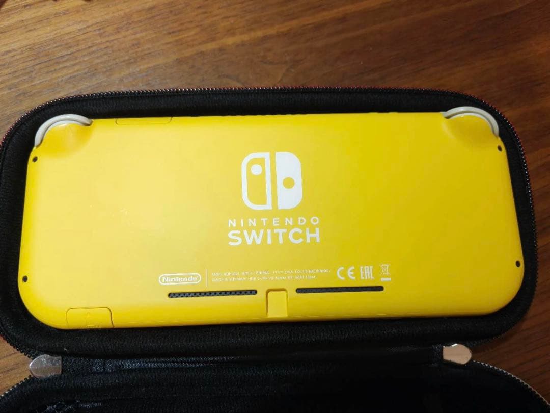 任天堂　Nintendo Switch Lite イエロー &ケース付き