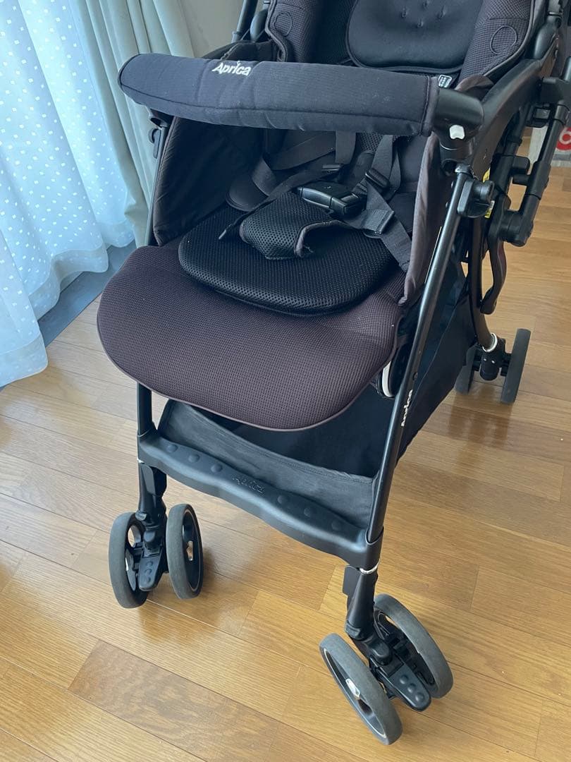 専用【美品】2021年のApricaラクーナビッテソファークッション、限定モデル