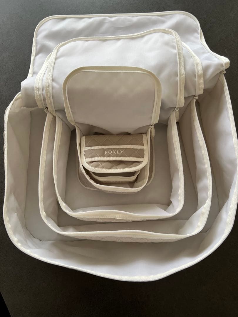 フォクシー　トラベルポーチ5点セット