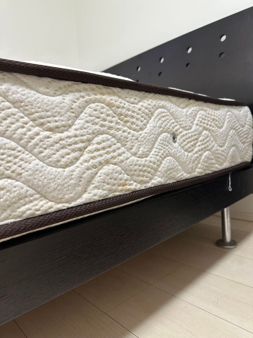 美品（練馬区は引取りのみ）セミダブルベッドフレーム