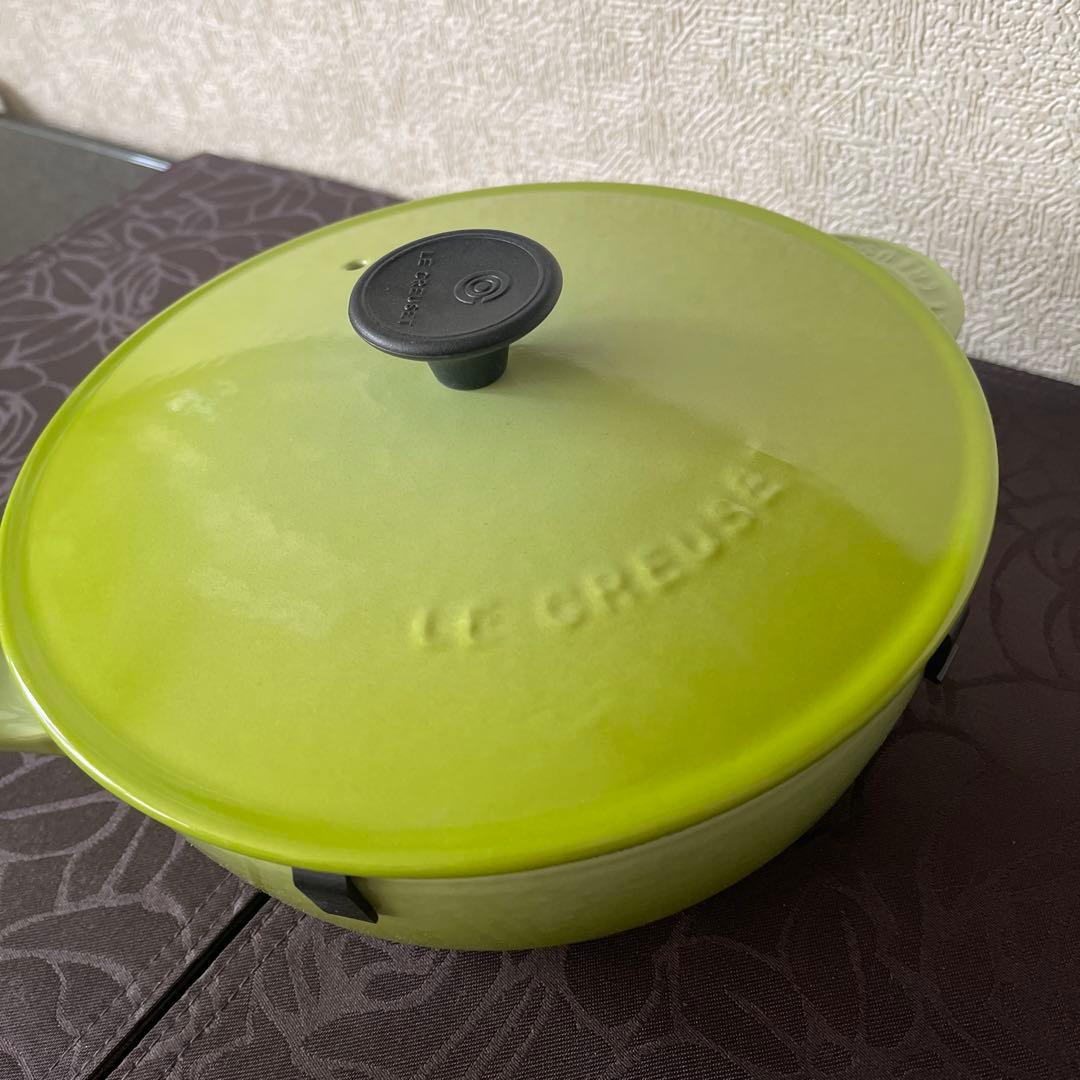 値下げ！　新品未使用LE CREUSET 緑色 片手鍋２１㎝　プレゼント付き