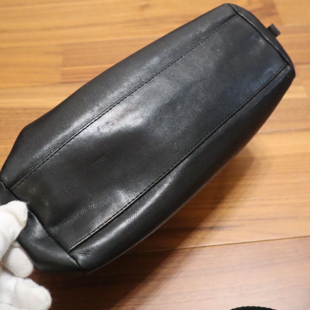 PRADA ブラックレザー ポーチ 中型　クラッチバッグ