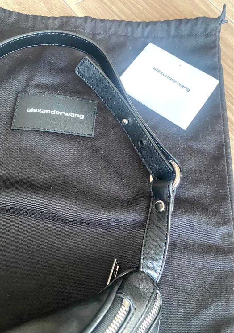 alexander wang ボディーバッグ　黒