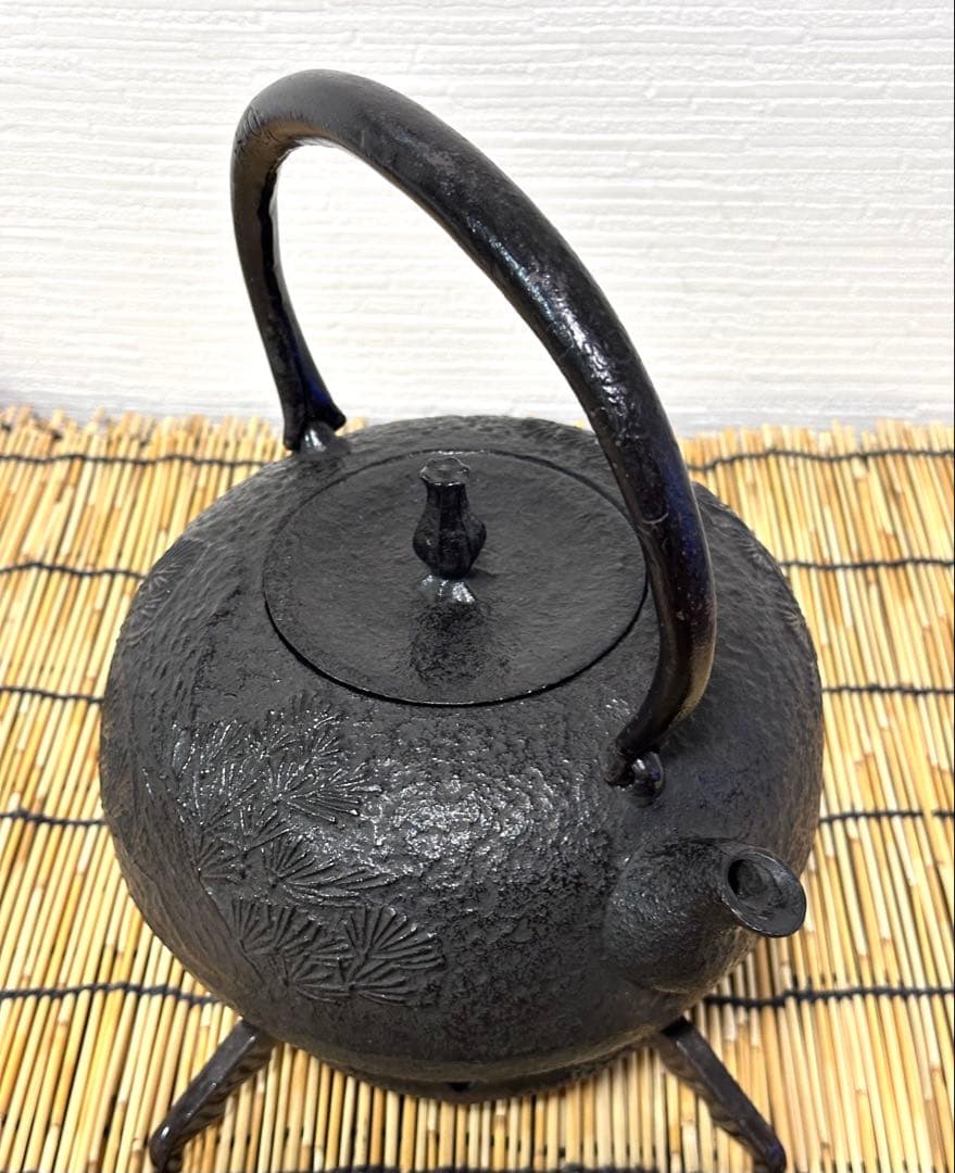 未使用品　付属品付　南部喜州 (及川 喜徳)造　鍛治打袋鉉１５型　南部鉄瓶