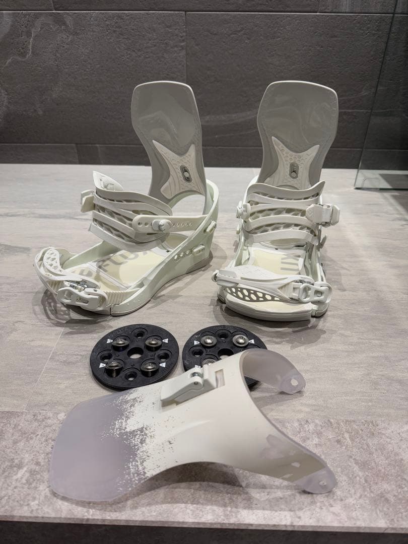 シロネコ　FLUX 21-22 CV バインディング　mサイズ