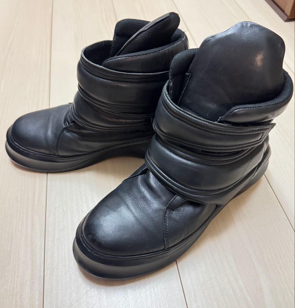 NO ID. ノーアイディー カウレザーベルクロハイカットスニーカー 店舗限定