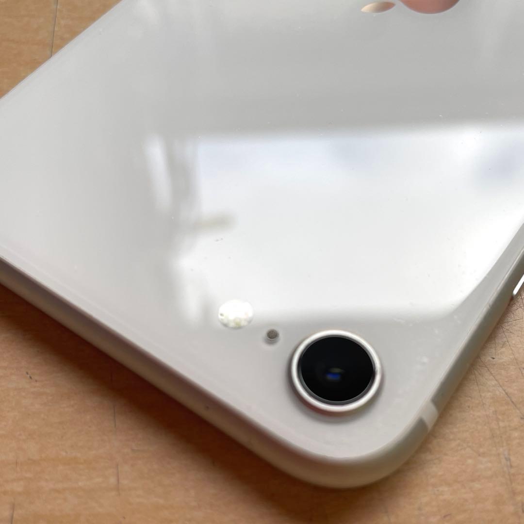 iPhone SE 第2世代　ホワイト　64GB A2296