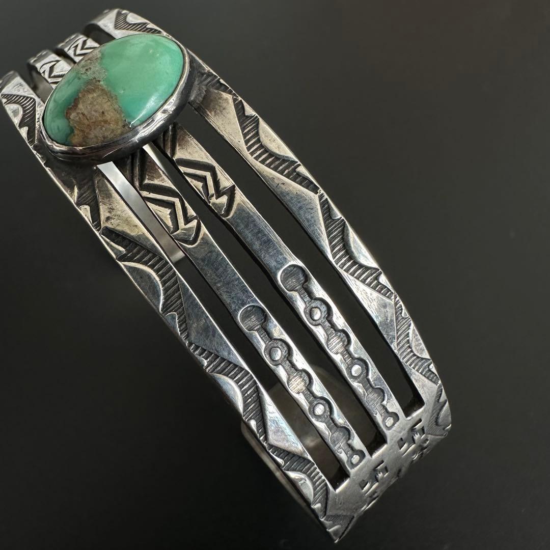 Navajo フレッド・ハービースタイル Coin Silver バングル