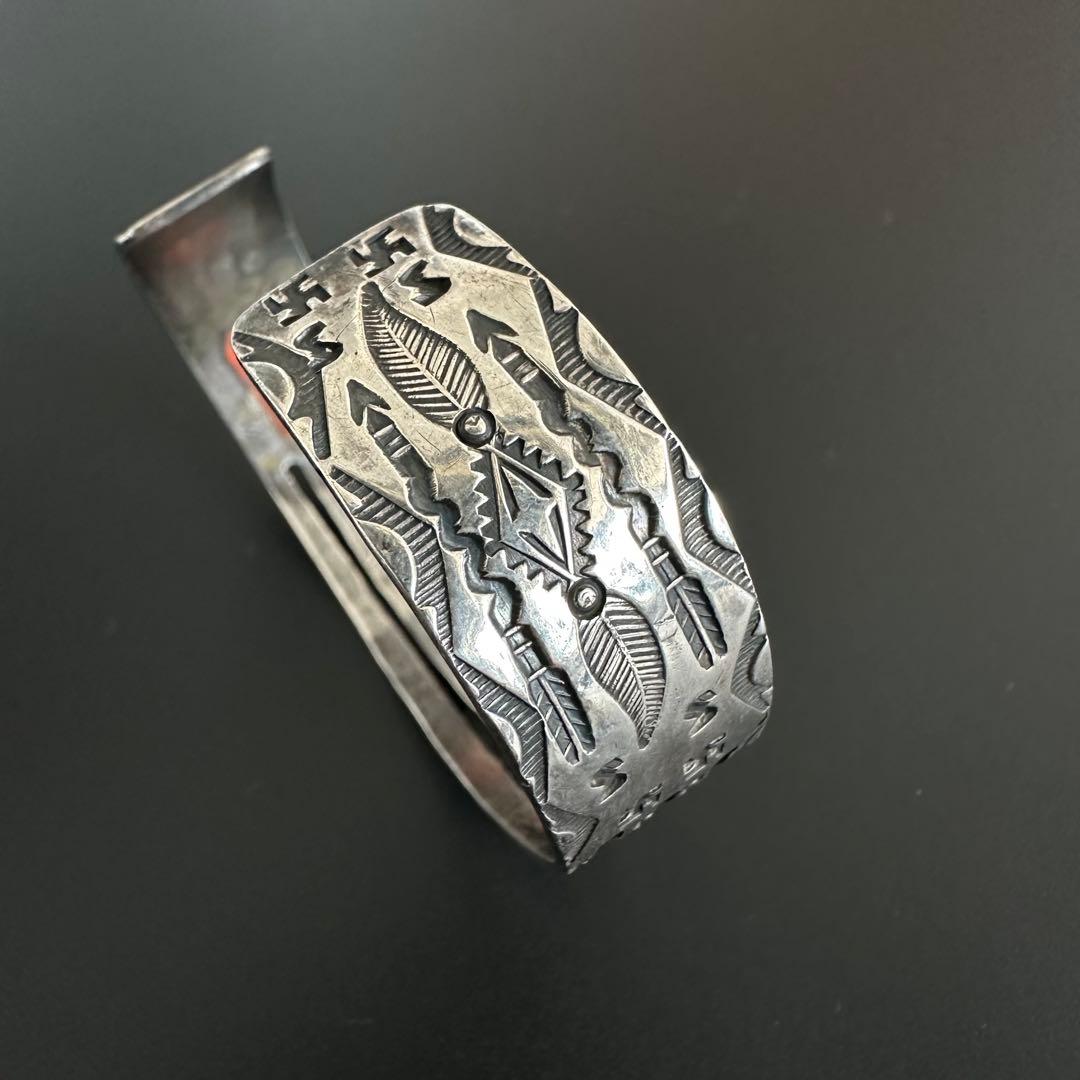 Navajo フレッド・ハービースタイル Coin Silver バングル