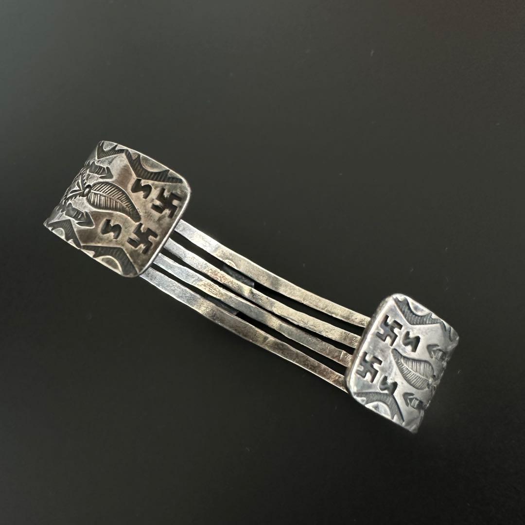 Navajo フレッド・ハービースタイル Coin Silver バングル