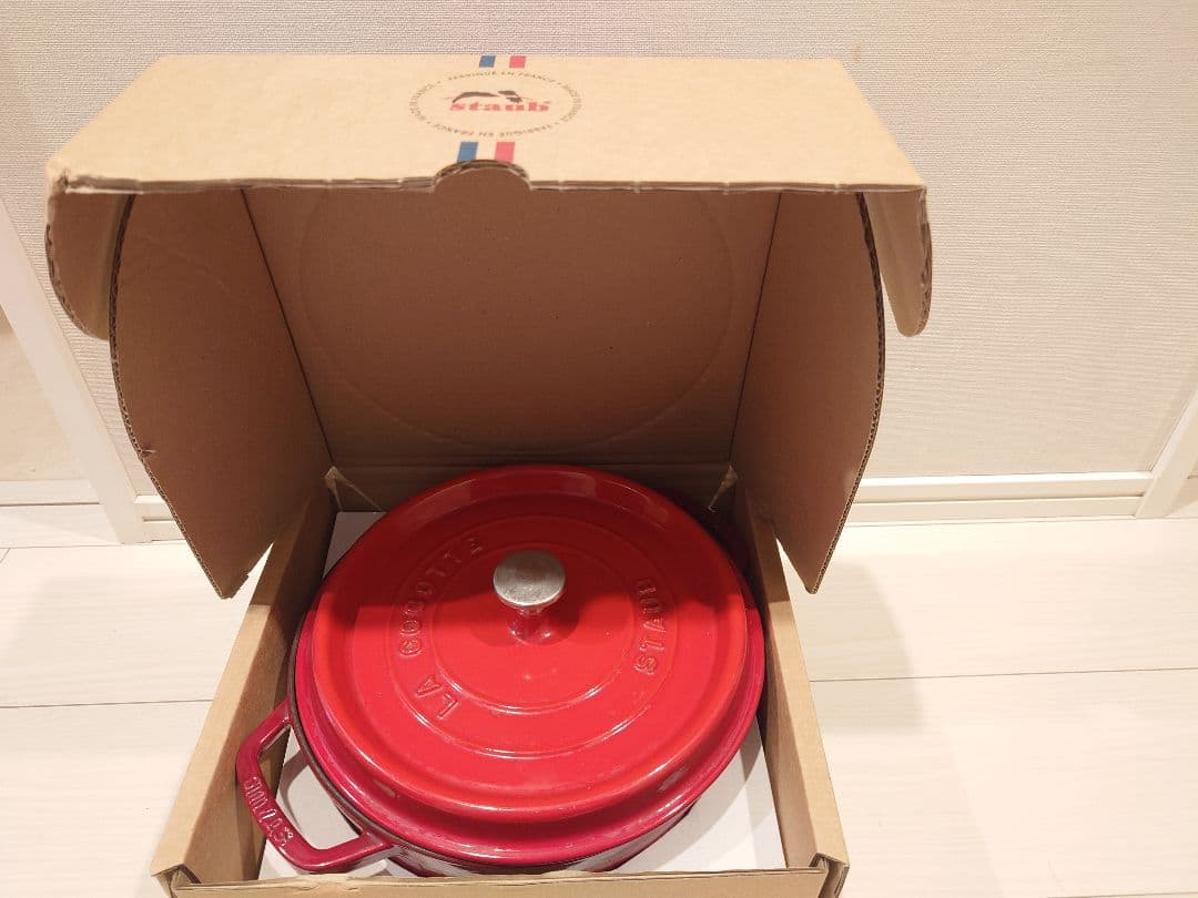 早いもの勝ち、格安！大きめ　ストウブ　staub 鍋　レッド　24センチ