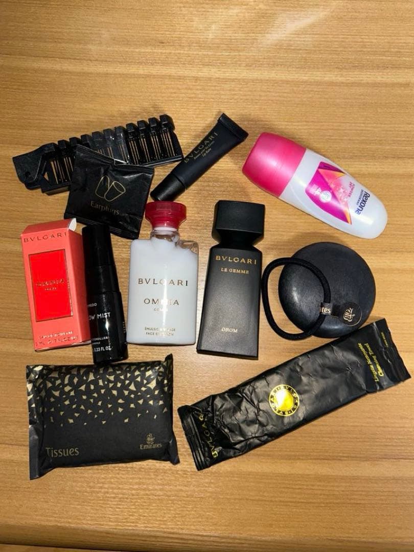 Emirates航空 ファーストクラス トラベルセットBVLGARI 香水3個付