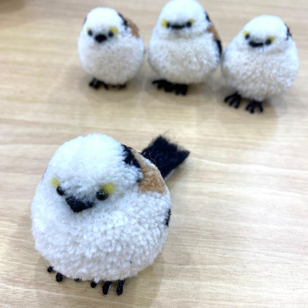 シマエナガ　１羽　ポンポン　ダルマ毛糸