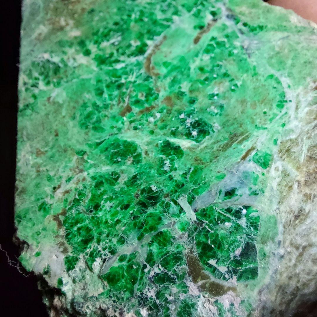 激レア 産出量少ない大きなヒスイ輝石コスモクロア モーシッシ 原石2面磨き508