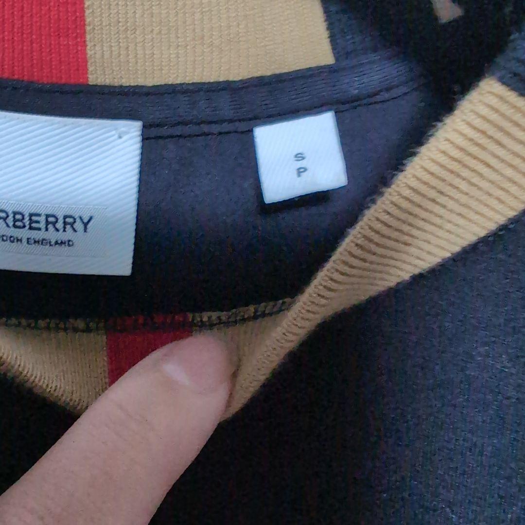 ２２時までこの価格で！BURBERRY 黒 長袖Tシャツ