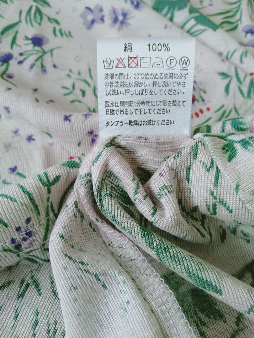 シルク100%　パジャマ　薄パープル地