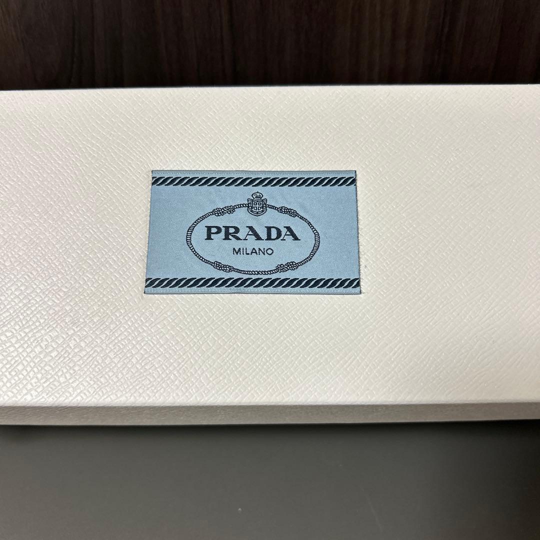 d*3様 PRADA ステンレスマグボトル