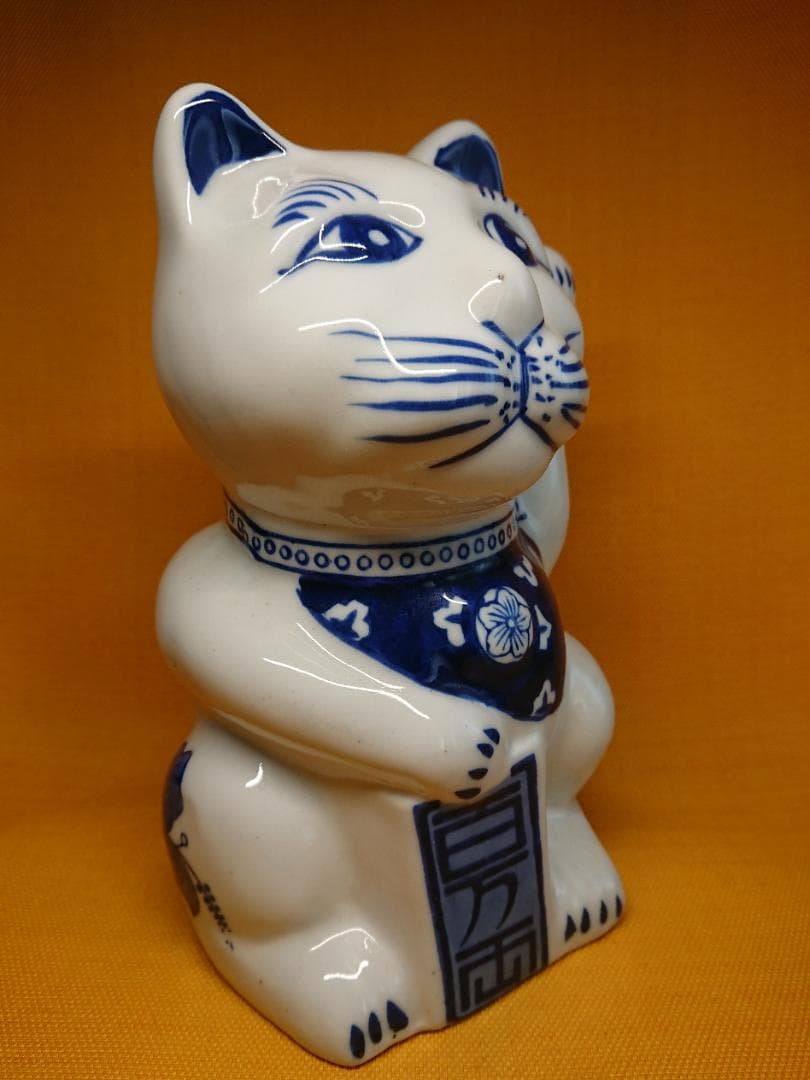 ネコ　招き猫　陶器　オブジェ　置物　インテリア　工芸品　美術品　A1028