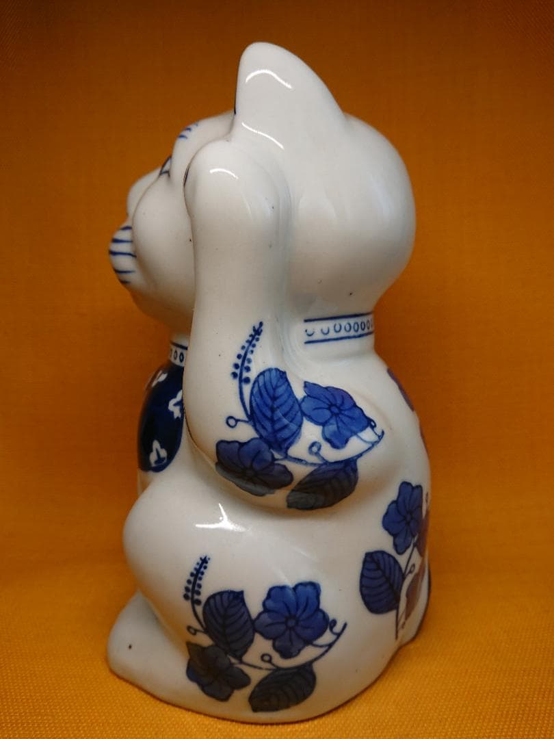 ネコ　招き猫　陶器　オブジェ　置物　インテリア　工芸品　美術品　A1028