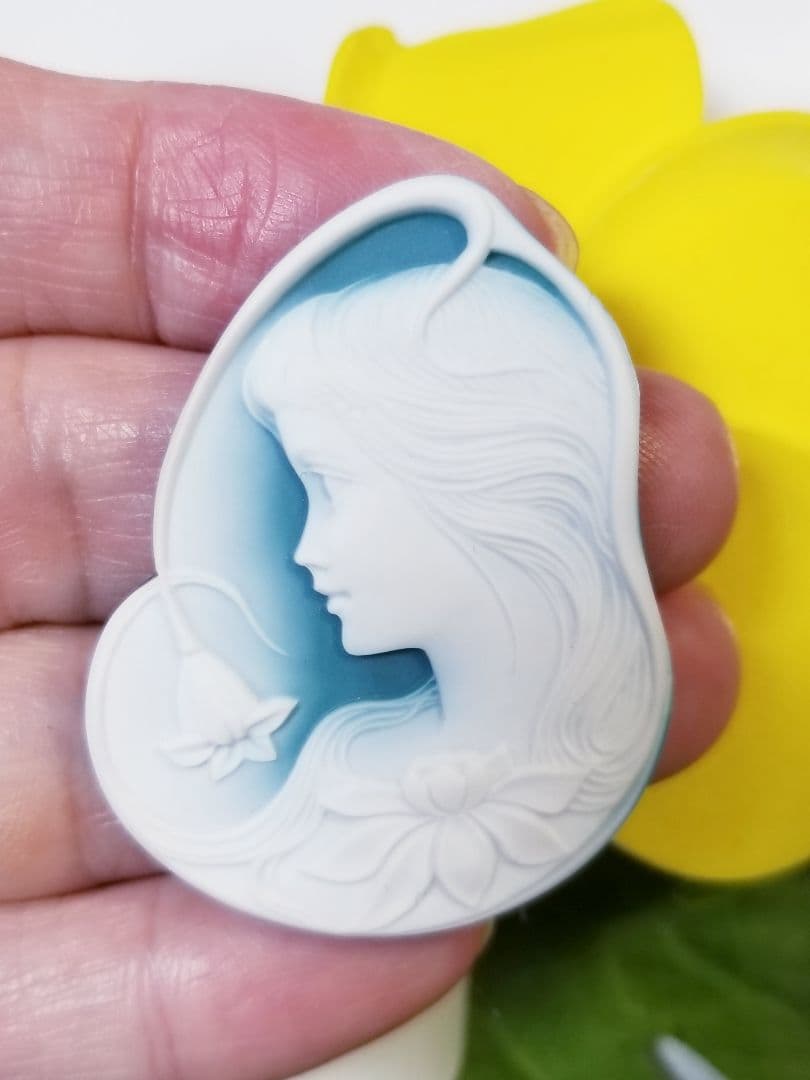 KM-929  【ハウス・ディーター・ロード作】天然緑瑪瑙カメオルース