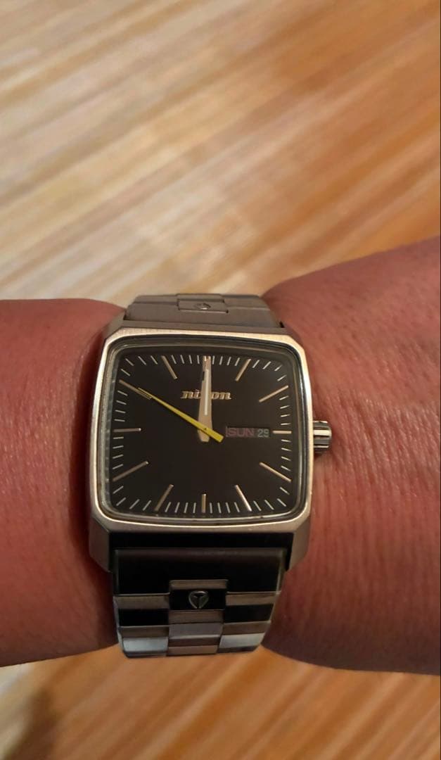 Nixon Day and Date 時計