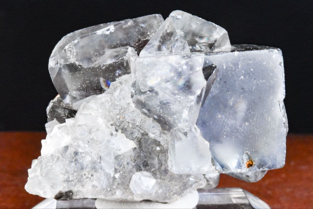 ナイジェリア Akwana産 カラーレスフローライト ドゥルージークォーツ付き