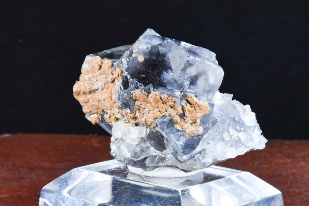 ナイジェリア Akwana産 カラーレスフローライト ドゥルージークォーツ付き