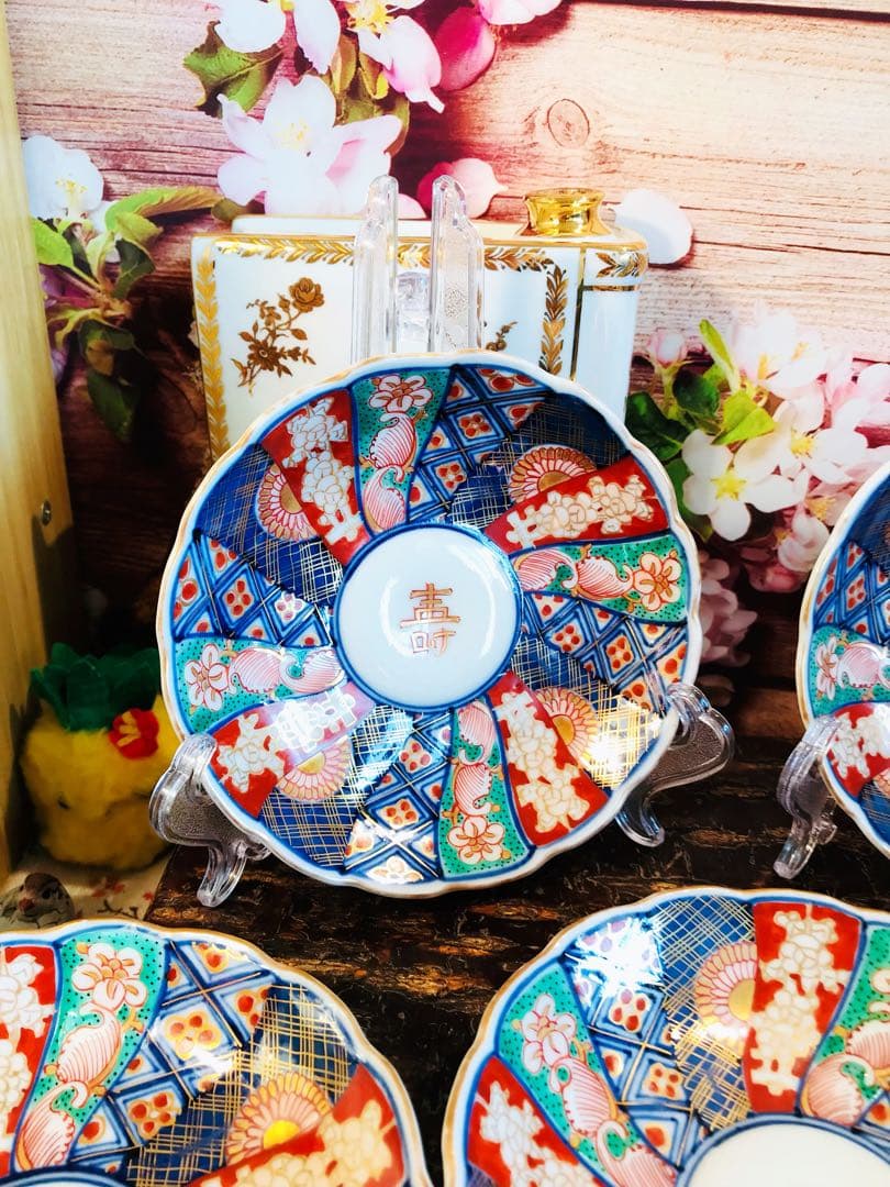 大聖寺伊万里 金襴手 十六菊紋 しのぎ造輪花 奇玉宝鼎之珍　捻り菊皿小膾皿10客