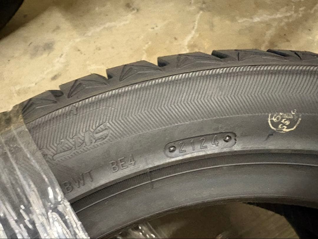 MAXTREK TREK M7 PLUS 215/50R17 スタッドレスタイヤ