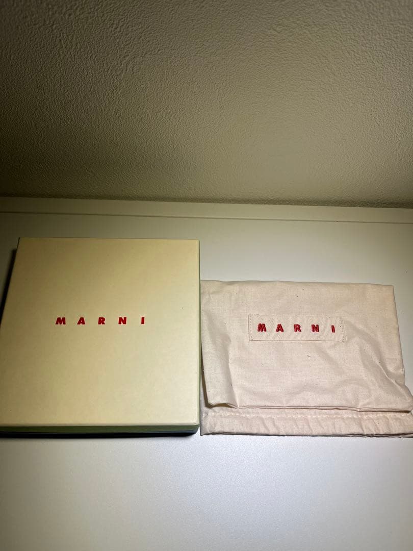 ほ*茶様 箱・保存袋付き　MARNI BIFOLD WALLET 二つ折り財布