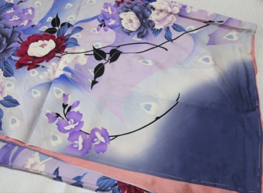 振袖　成人式 仮絵羽未仕立て　 未着用 紫系孔雀牡丹紋様美品
