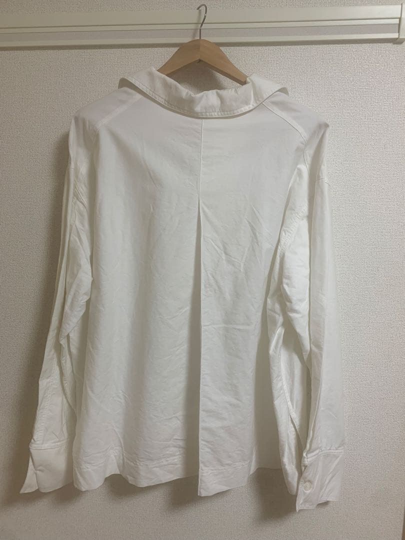 SHINYAKOZUKA/白シャツ