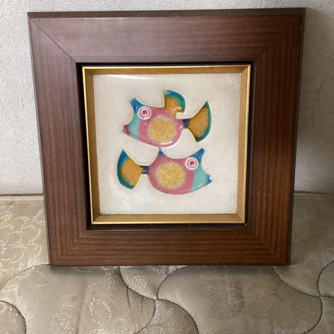 京都嵯峨野　佐分利　正作　【　七宝陶額　魚　】　木枠額装品