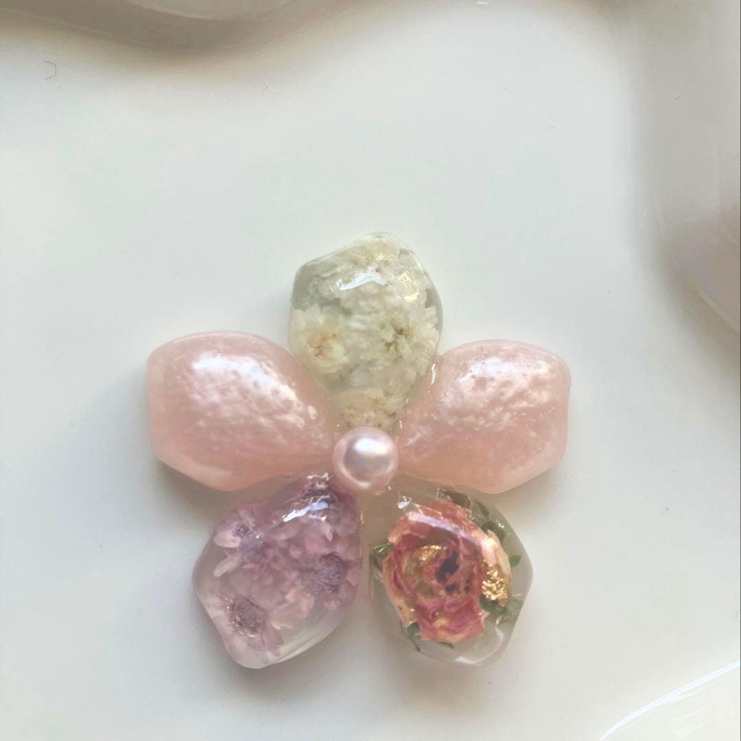 レジン　ヘアゴム 花モチーフ　薄ピンク◡̈♥︎ ミニバラ　ドライフラワー