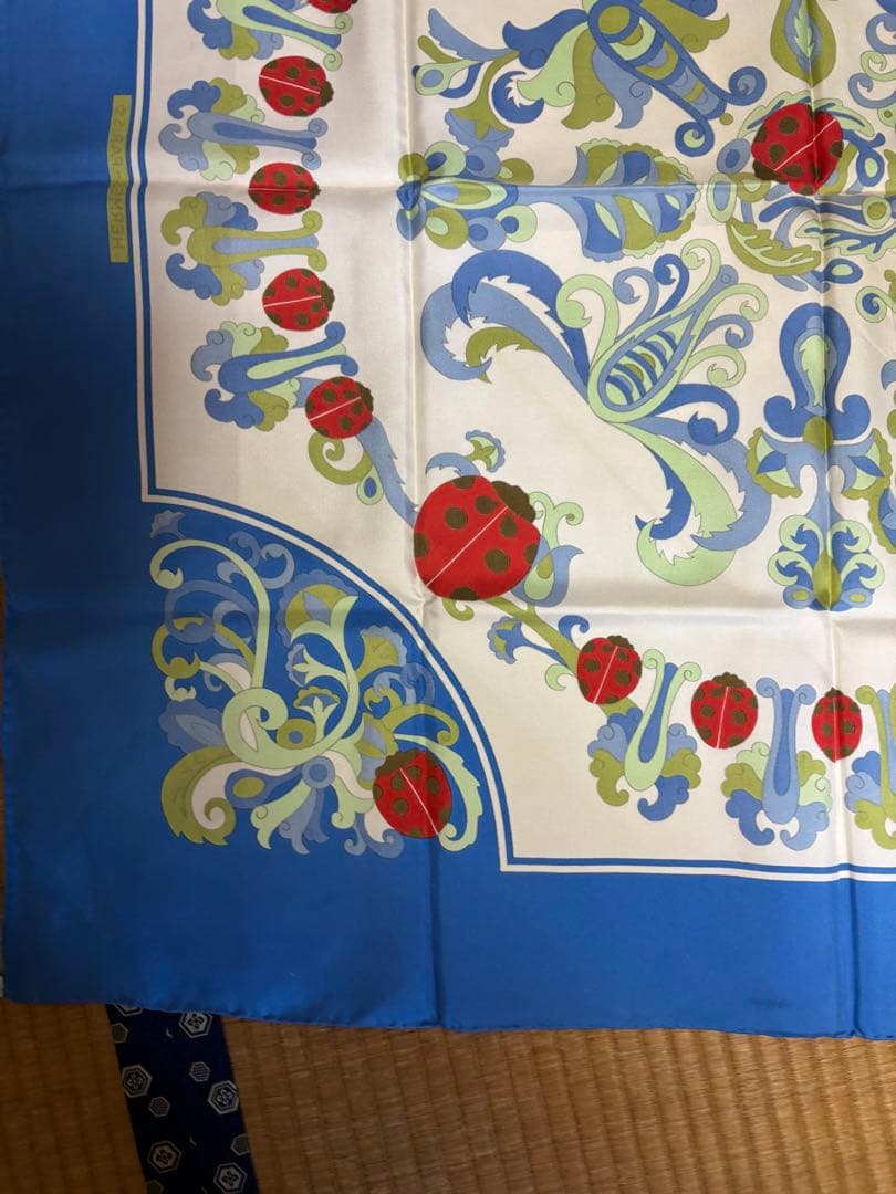 エルメス カレ90 COCCINELLES てんとう虫 シルクスカーフ