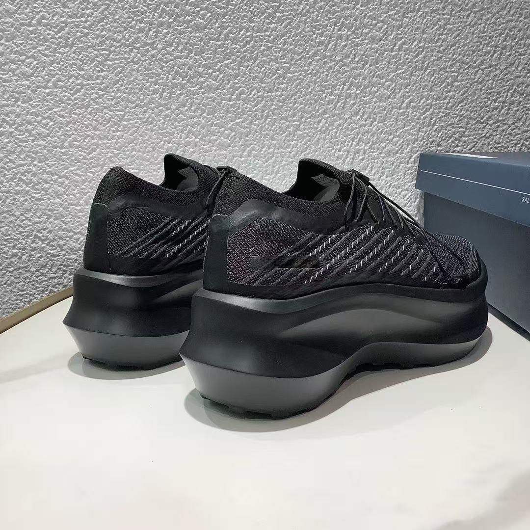 SALOMON 厚底スニーカー 黒 24cm