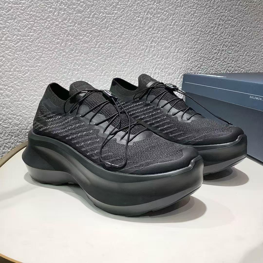 SALOMON 厚底スニーカー 黒 24cm