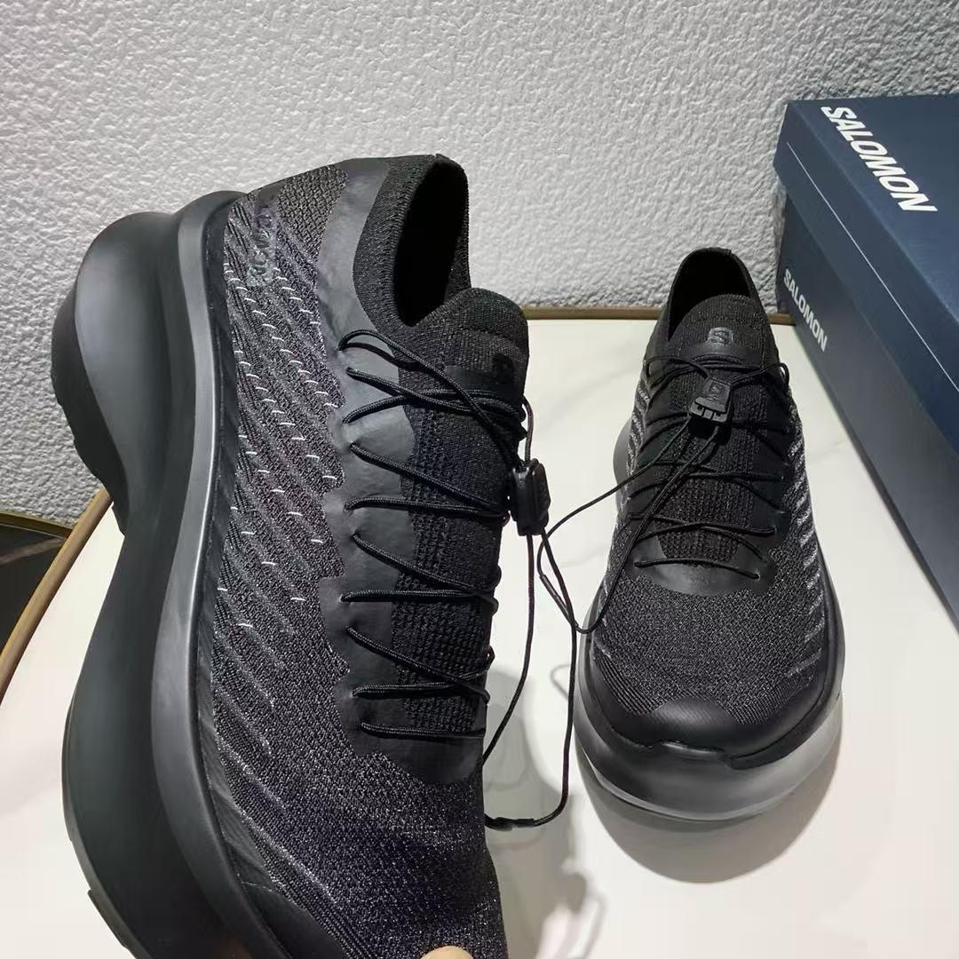 SALOMON 厚底スニーカー 黒 24cm