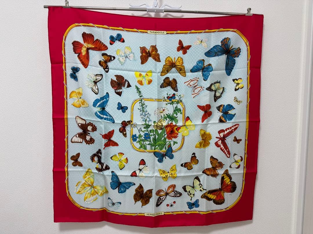 エルメス スカーフ カレ90 プロヴァンス地方の踊り蝶々 FARANDOLE