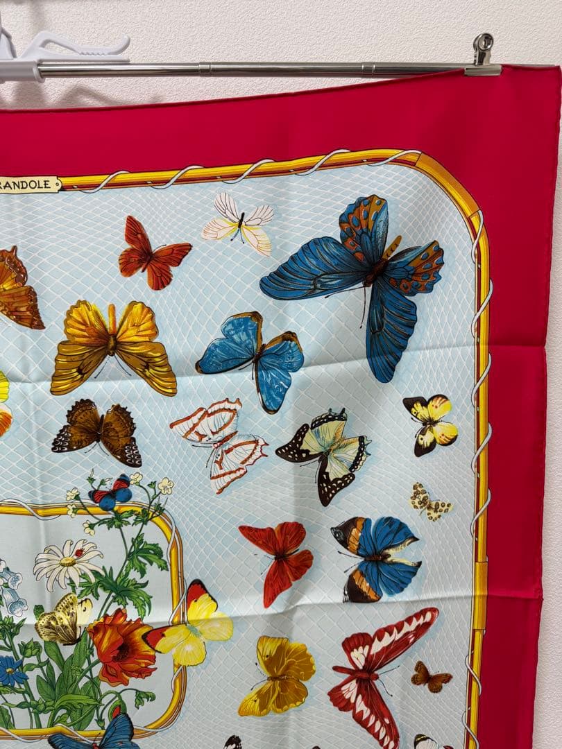 エルメス スカーフ カレ90 プロヴァンス地方の踊り蝶々 FARANDOLE