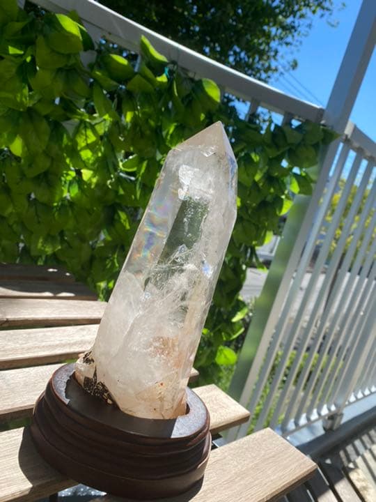 【割引中】1.7kg!!特大の水晶タワー 六角柱 台座付き